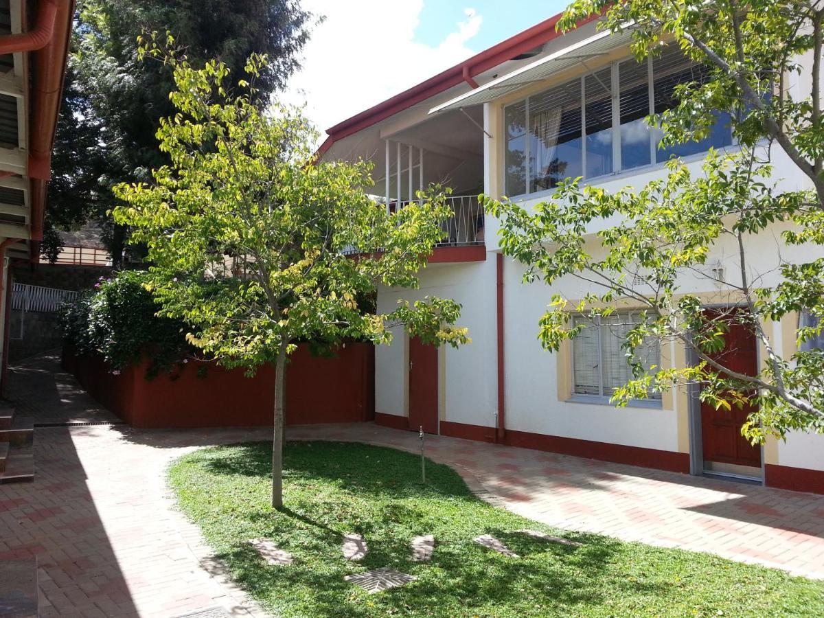 Hotel Pension Casa Africana Windhoek Bagian luar foto