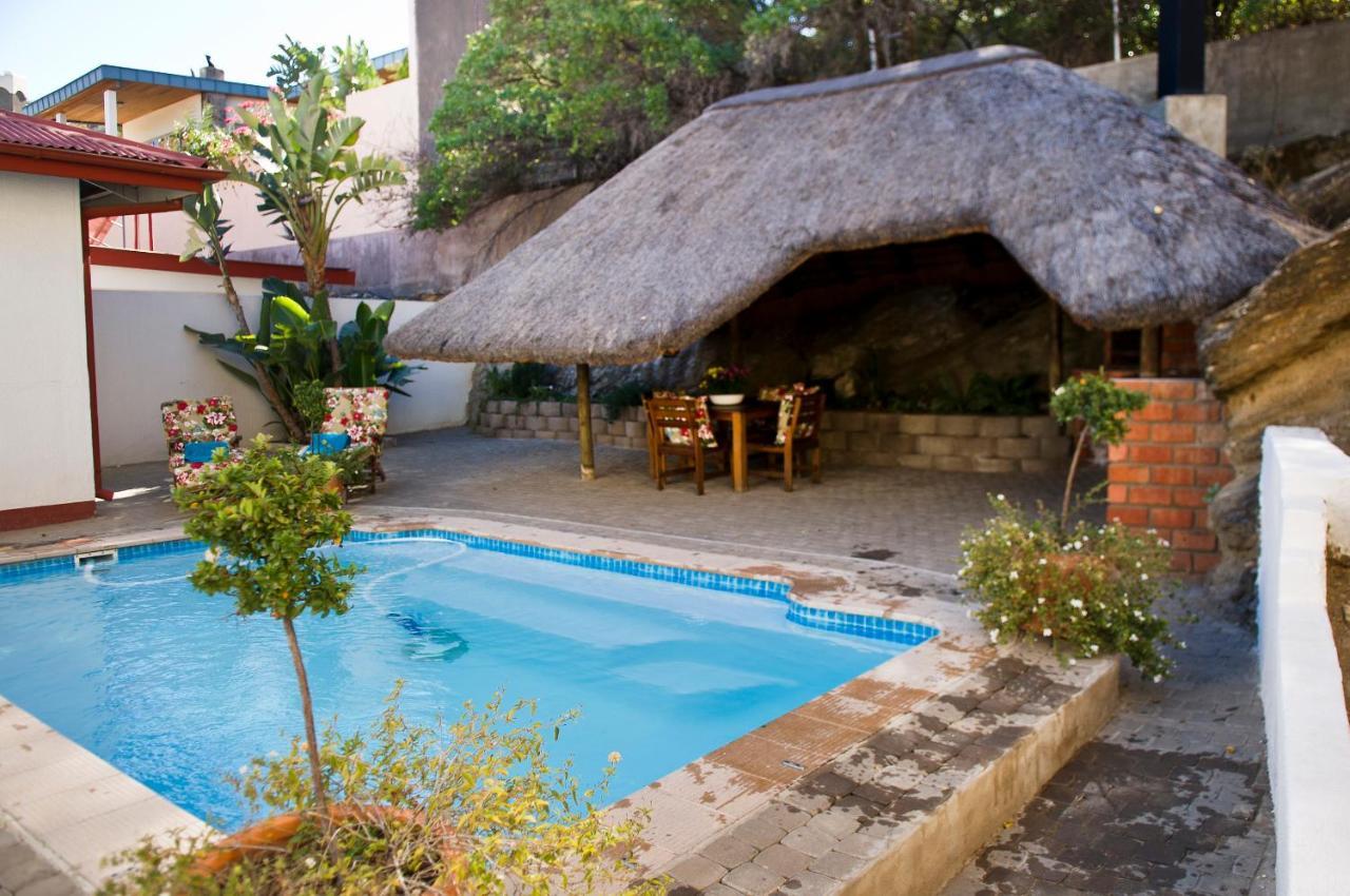 Hotel Pension Casa Africana Windhoek Bagian luar foto