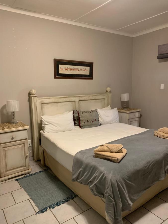 Hotel Pension Casa Africana Windhoek Bagian luar foto