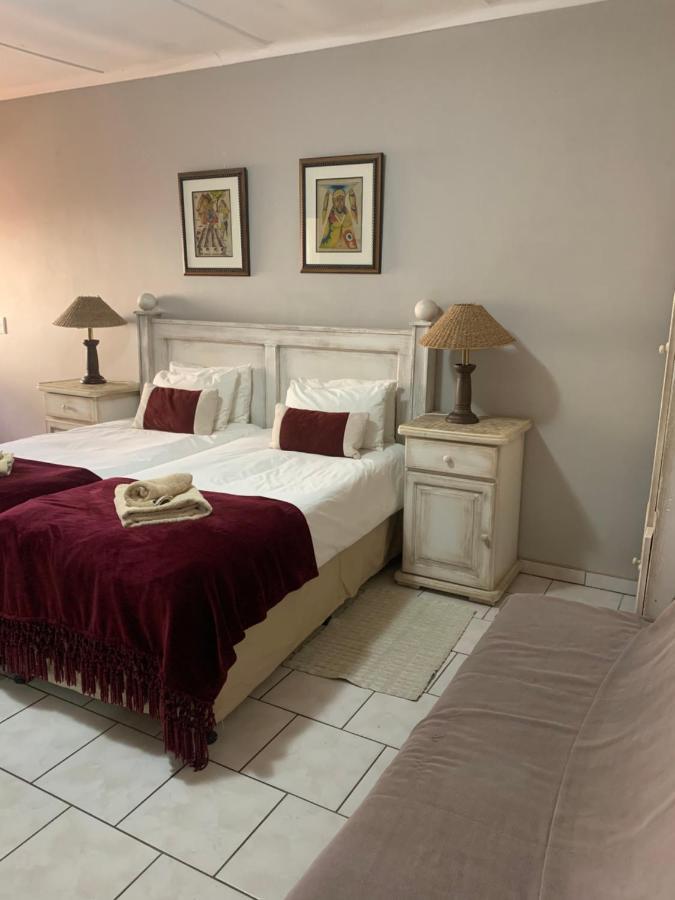 Hotel Pension Casa Africana Windhoek Bagian luar foto