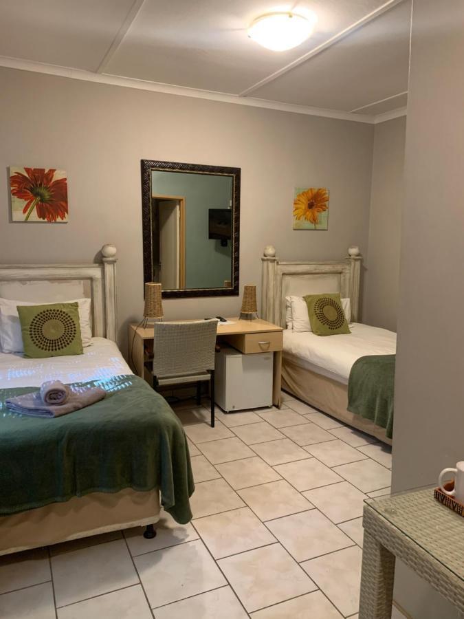 Hotel Pension Casa Africana Windhoek Bagian luar foto