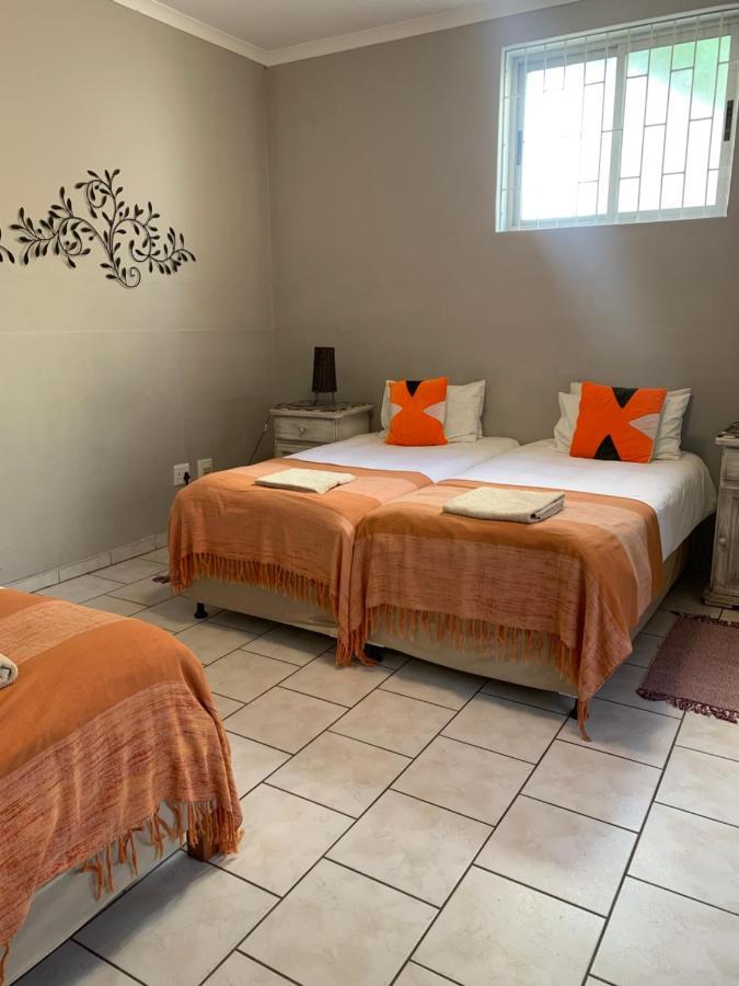 Hotel Pension Casa Africana Windhoek Bagian luar foto