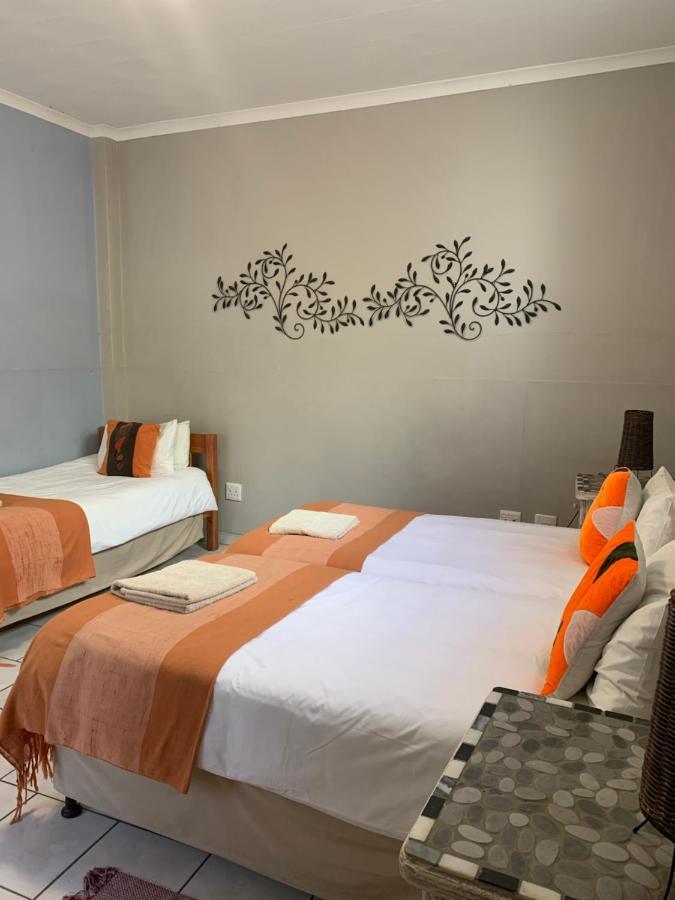 Hotel Pension Casa Africana Windhoek Bagian luar foto