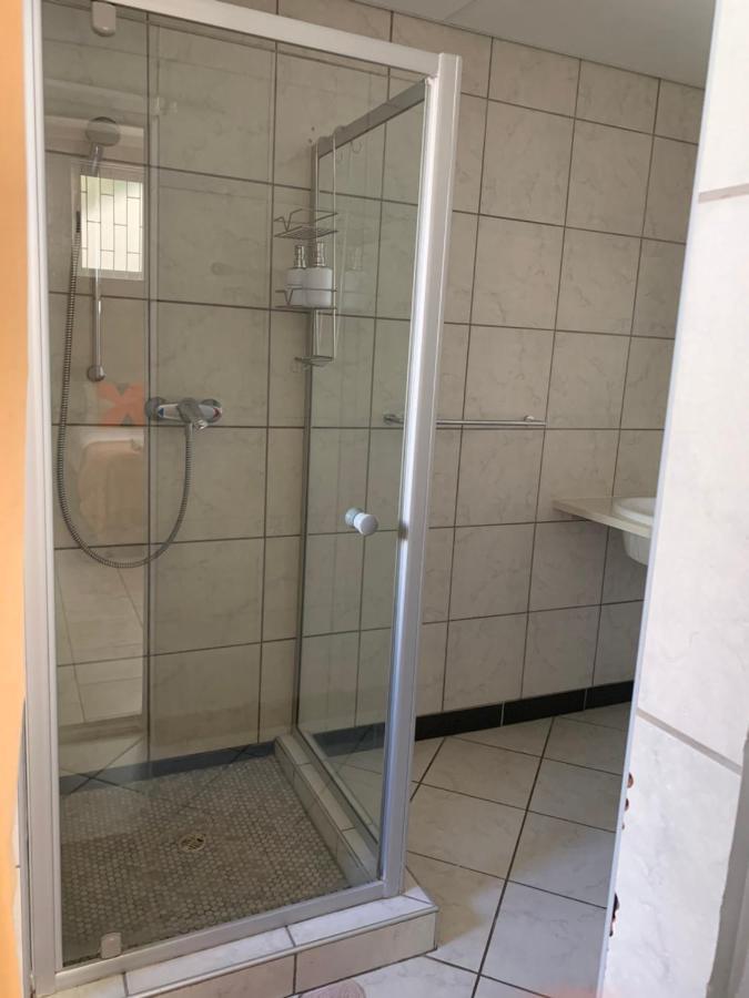 Hotel Pension Casa Africana Windhoek Bagian luar foto
