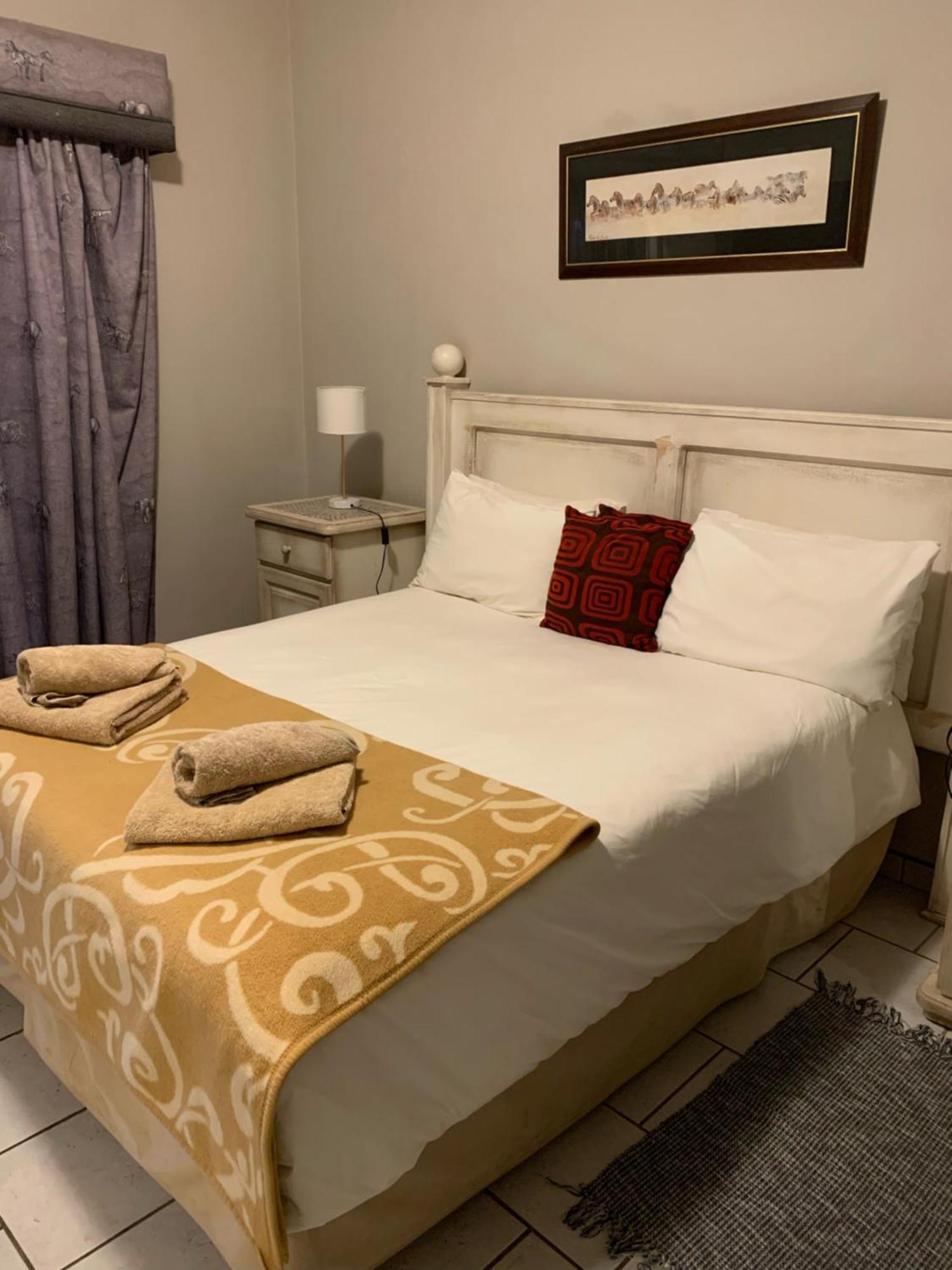 Hotel Pension Casa Africana Windhoek Bagian luar foto