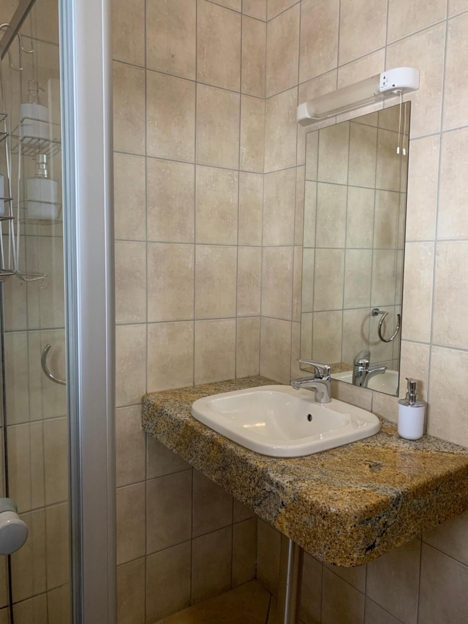 Hotel Pension Casa Africana Windhoek Bagian luar foto