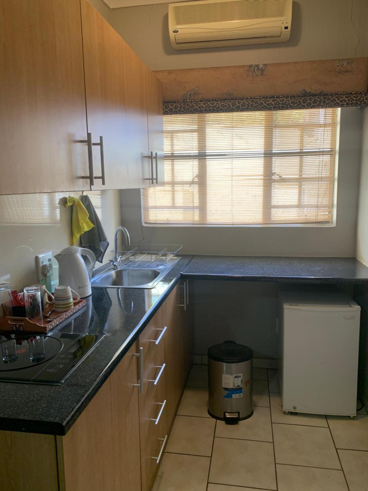 Hotel Pension Casa Africana Windhoek Bagian luar foto