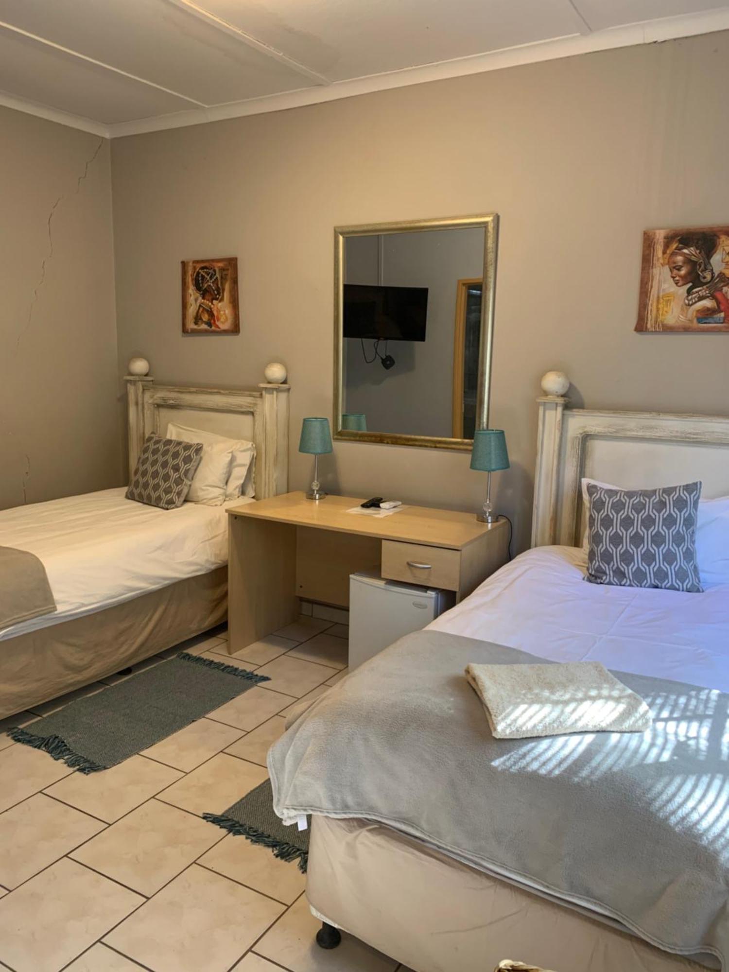 Hotel Pension Casa Africana Windhoek Bagian luar foto