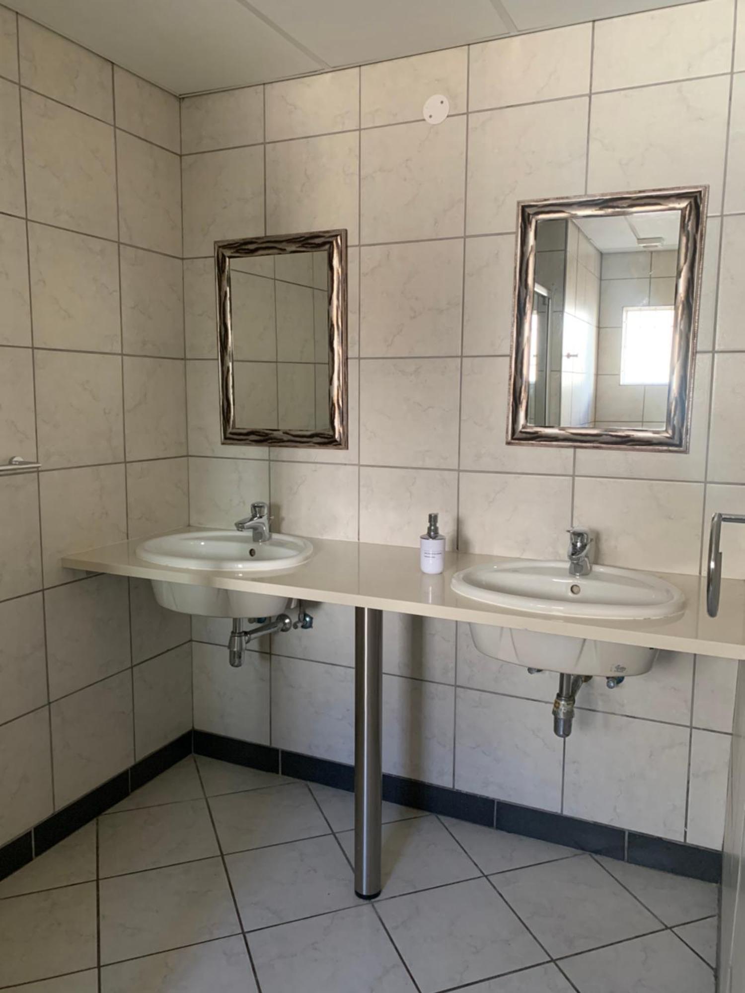 Hotel Pension Casa Africana Windhoek Bagian luar foto