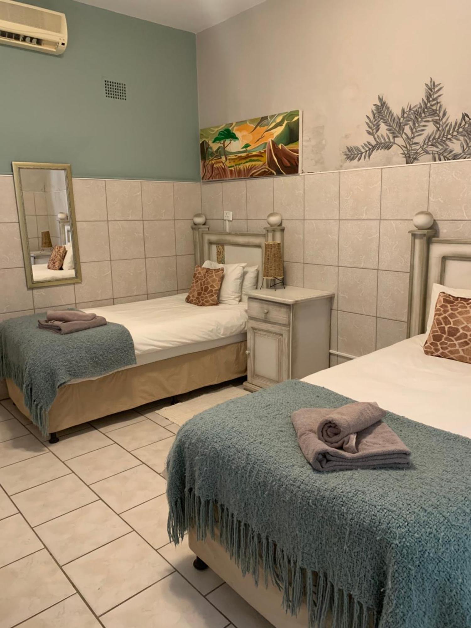 Hotel Pension Casa Africana Windhoek Bagian luar foto